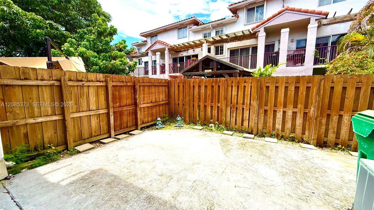 В аренду: $3,100 (3 спален, 2 ванн, 1680 Квадратных фут)