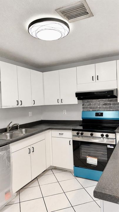 Brand new kitchen electric range