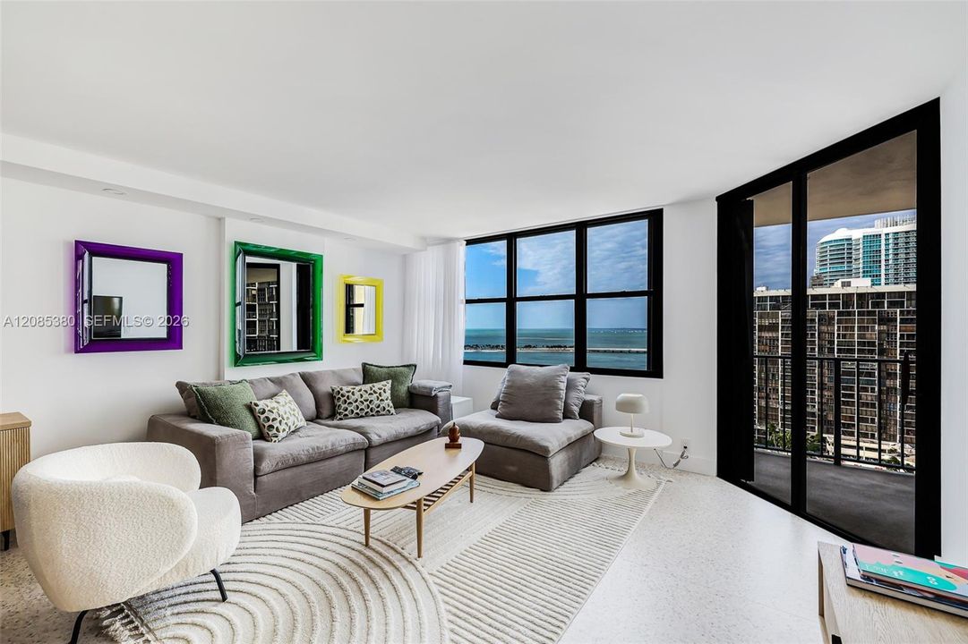 На продажу: $735,000 (2 спален, 2 ванн, 1362 Квадратных фут)