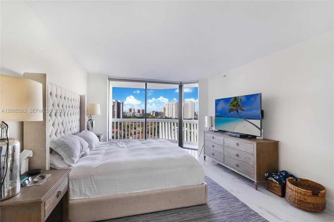For Rent: $6,995 (3 beds, 2 baths, 1950 Square Feet)