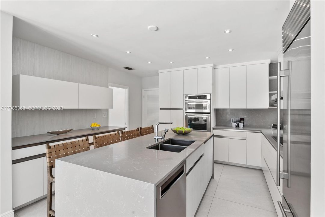 En Venta: $2,750,000 (3 camas, 3 baños, 3133 Pies cuadrados)