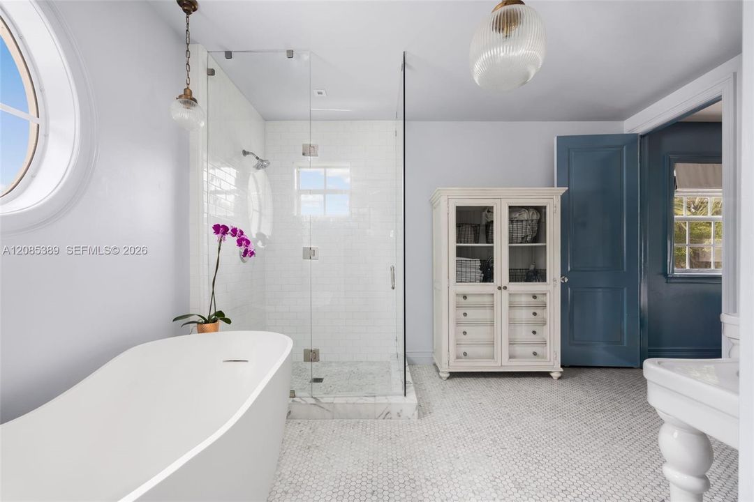 For Sale: $5,250,000 (5 beds, 4 baths, 3529 Square Feet)
