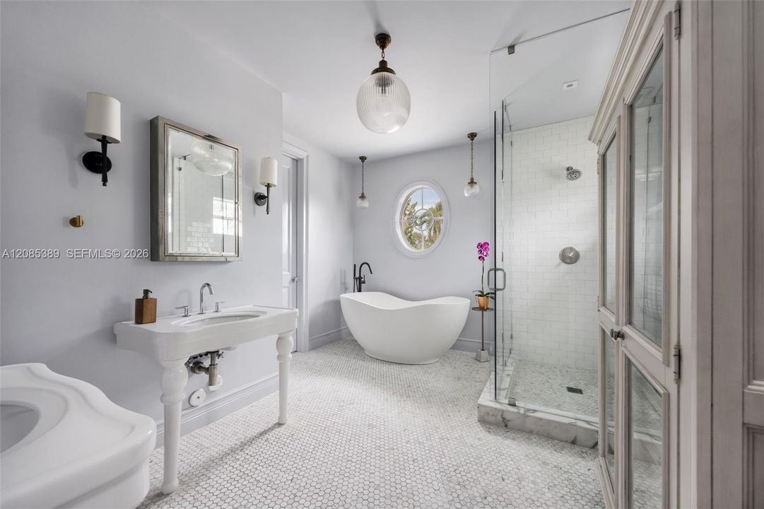 For Sale: $5,250,000 (5 beds, 4 baths, 3529 Square Feet)