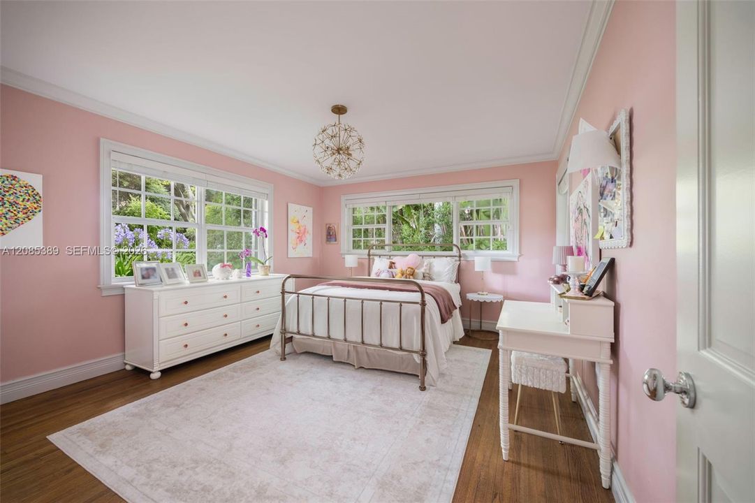 For Sale: $5,250,000 (5 beds, 4 baths, 3529 Square Feet)