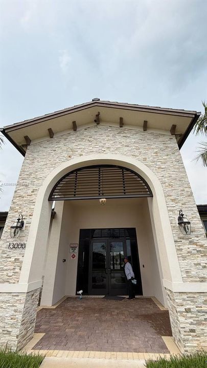 For Rent: $2,650 (3 beds, 2 baths, 1393 Square Feet)
