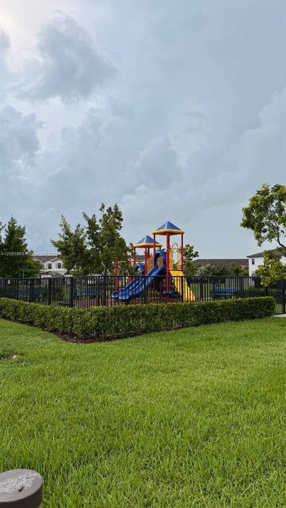 For Rent: $2,650 (3 beds, 2 baths, 1393 Square Feet)