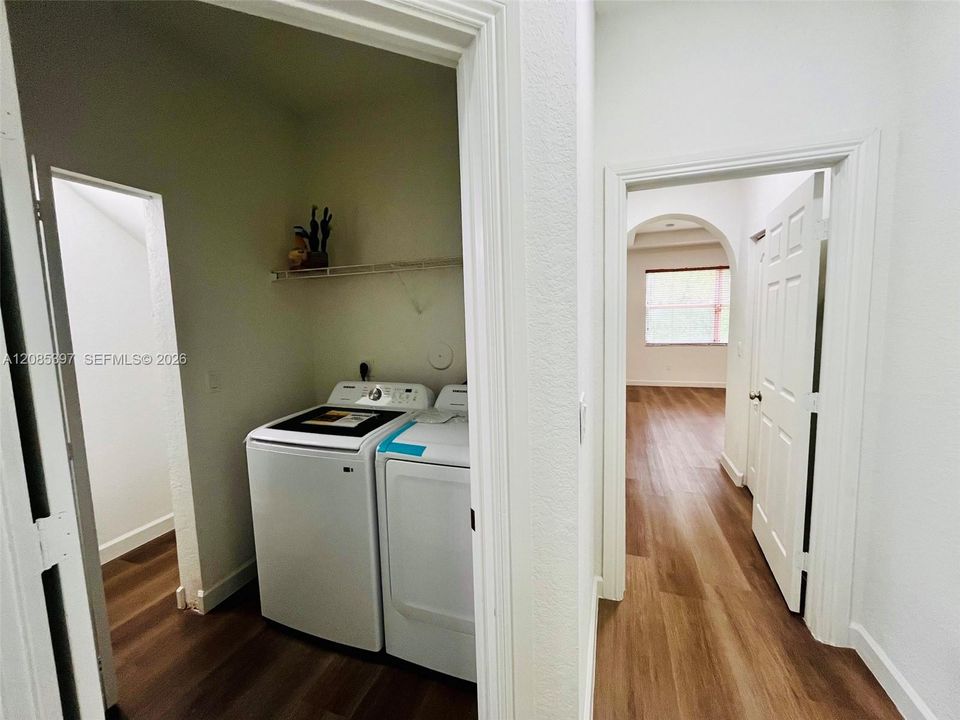 For Sale: $468,000 (4 beds, 2 baths, 2094 Square Feet)