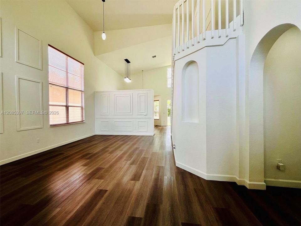 For Sale: $468,000 (4 beds, 2 baths, 2094 Square Feet)