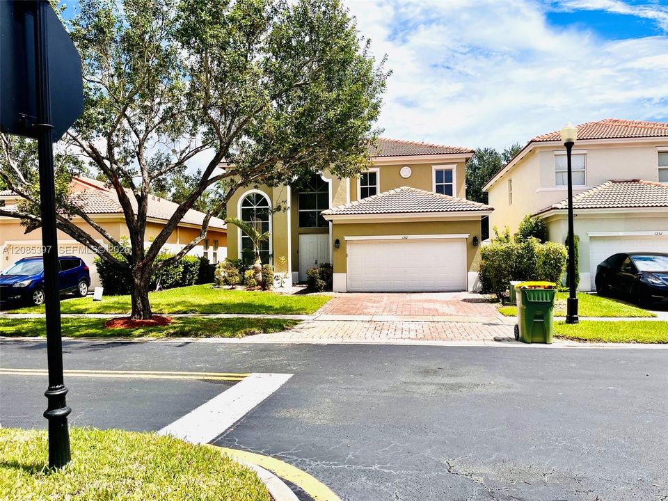 For Sale: $468,000 (4 beds, 2 baths, 2094 Square Feet)