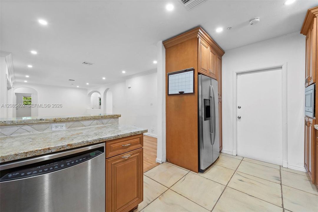 For Rent: $6,600 (3 beds, 2 baths, 1890 Square Feet)