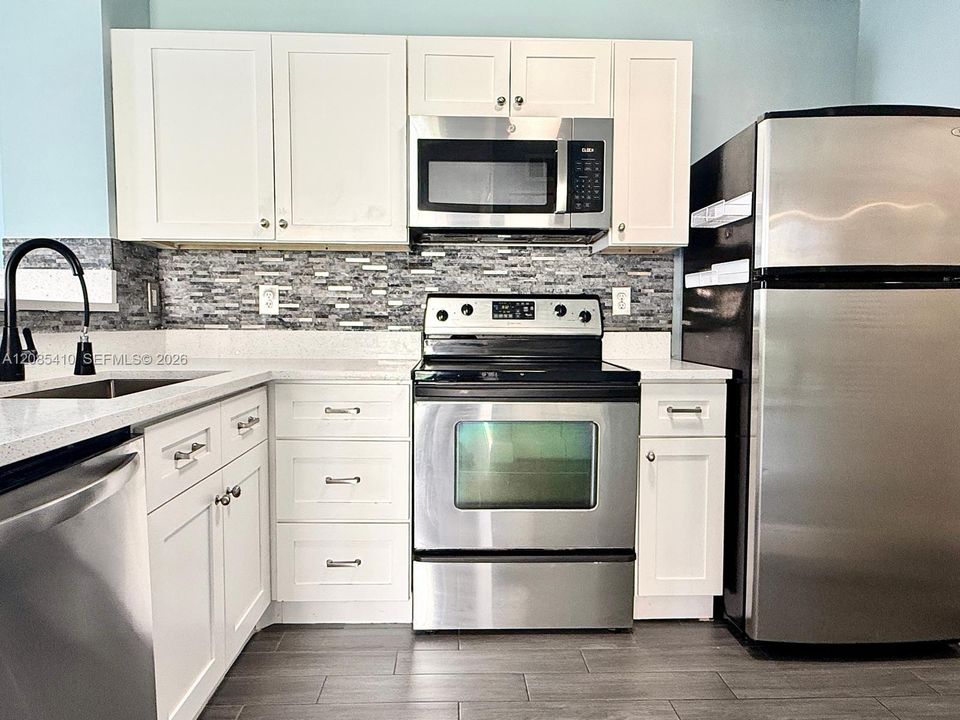 For Rent: $1,850 (1 beds, 1 baths, 688 Square Feet)