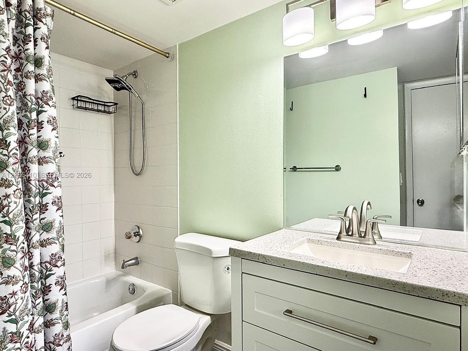 For Rent: $1,850 (1 beds, 1 baths, 688 Square Feet)