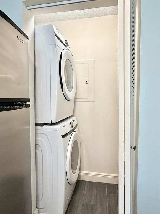 For Rent: $1,850 (1 beds, 1 baths, 688 Square Feet)