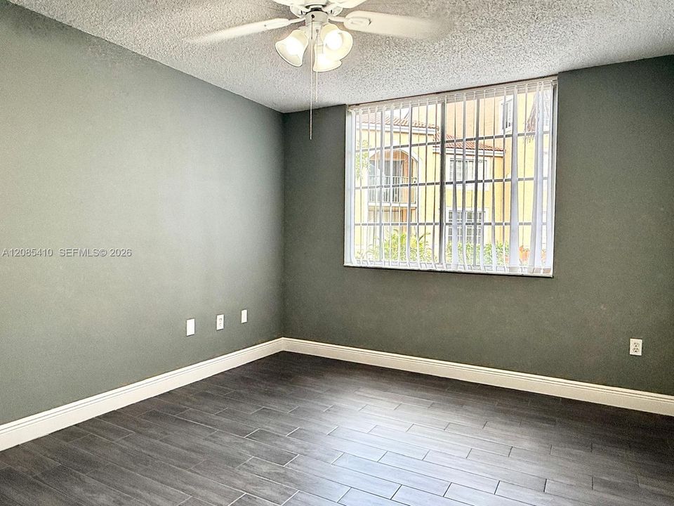 For Rent: $1,850 (1 beds, 1 baths, 688 Square Feet)