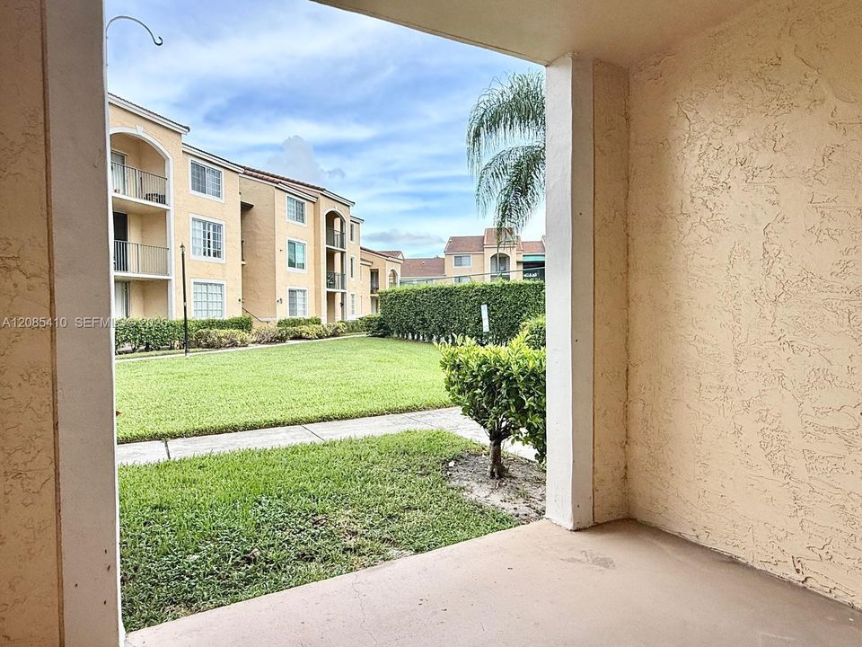 For Rent: $1,850 (1 beds, 1 baths, 688 Square Feet)