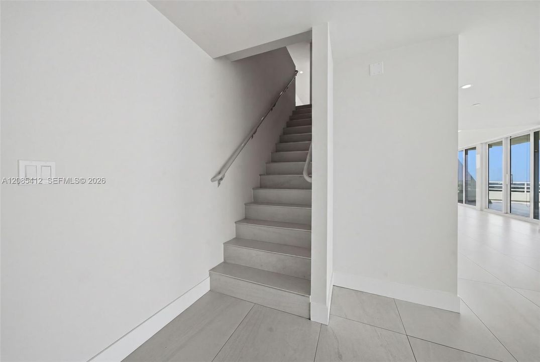В аренду: $18,200 (4 спален, 4 ванн, 4270 Квадратных фут)