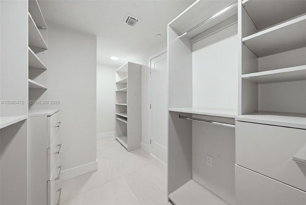 В аренду: $18,200 (4 спален, 4 ванн, 4270 Квадратных фут)