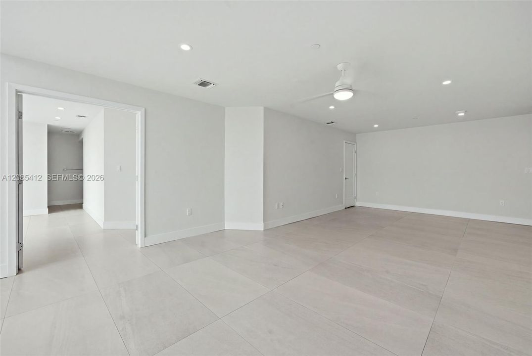 В аренду: $18,200 (4 спален, 4 ванн, 4270 Квадратных фут)