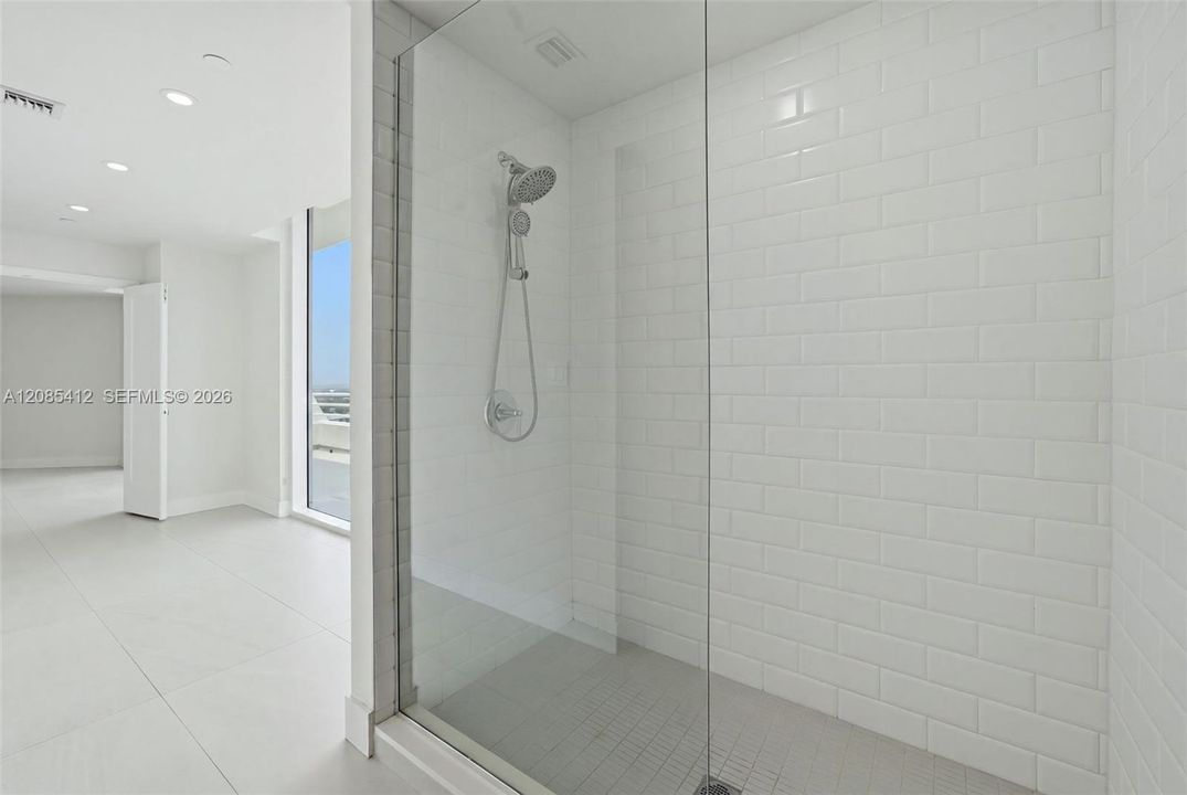 В аренду: $18,200 (4 спален, 4 ванн, 4270 Квадратных фут)