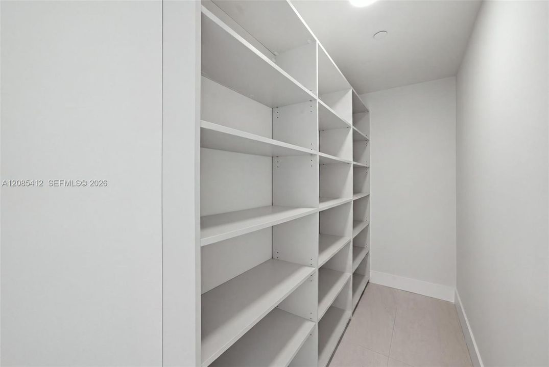 В аренду: $18,200 (4 спален, 4 ванн, 4270 Квадратных фут)