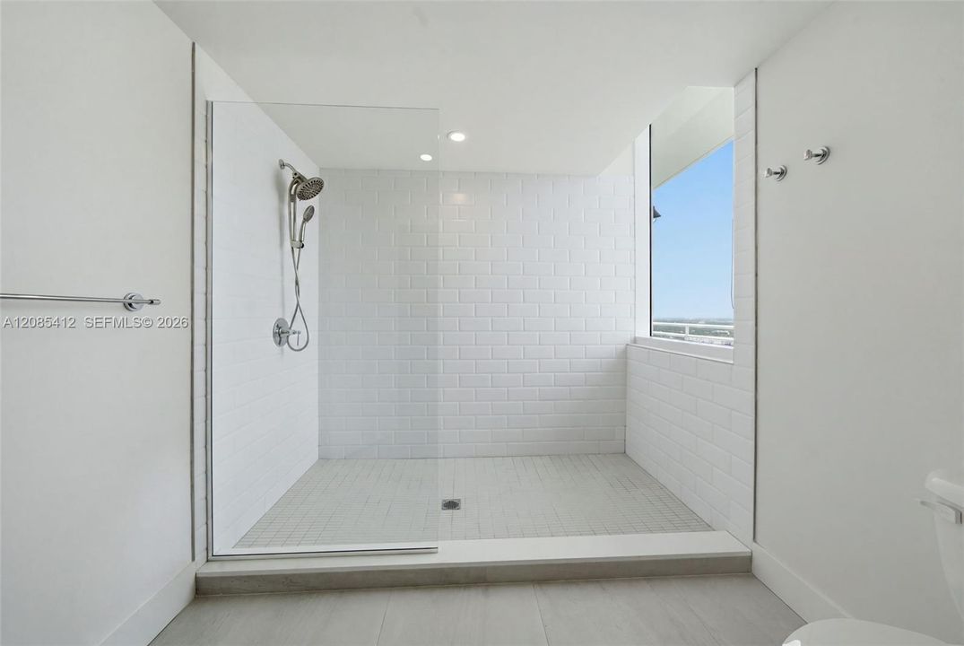 В аренду: $18,200 (4 спален, 4 ванн, 4270 Квадратных фут)