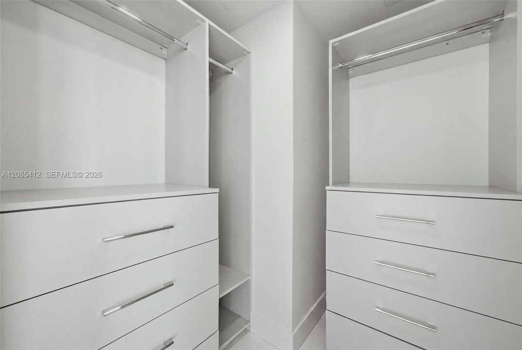 В аренду: $18,200 (4 спален, 4 ванн, 4270 Квадратных фут)