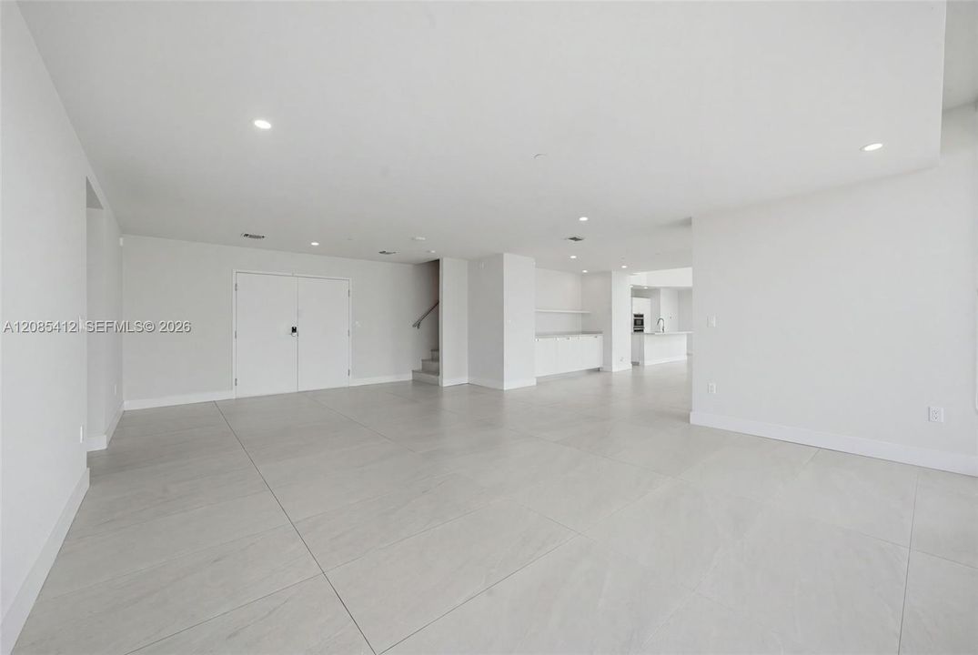 В аренду: $18,200 (4 спален, 4 ванн, 4270 Квадратных фут)