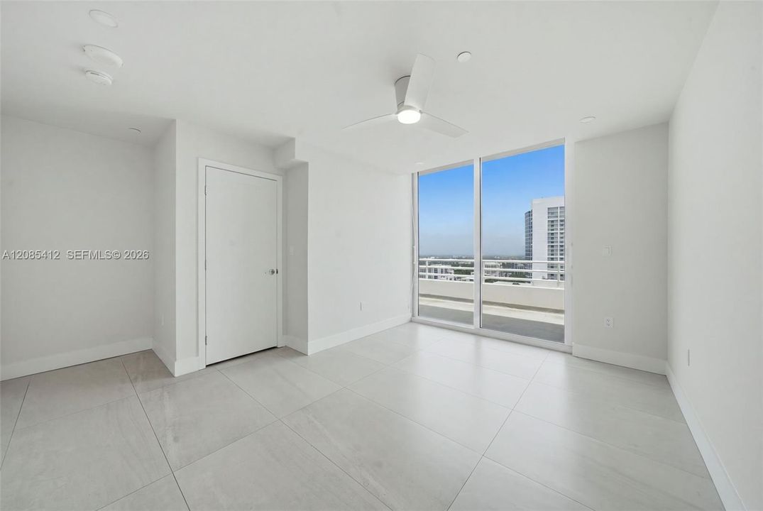 В аренду: $18,200 (4 спален, 4 ванн, 4270 Квадратных фут)