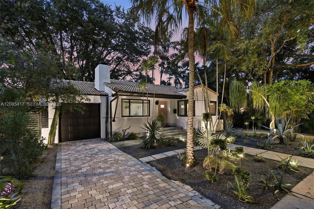 For Sale: $1,250,000 (2 beds, 2 baths, 1365 Square Feet)