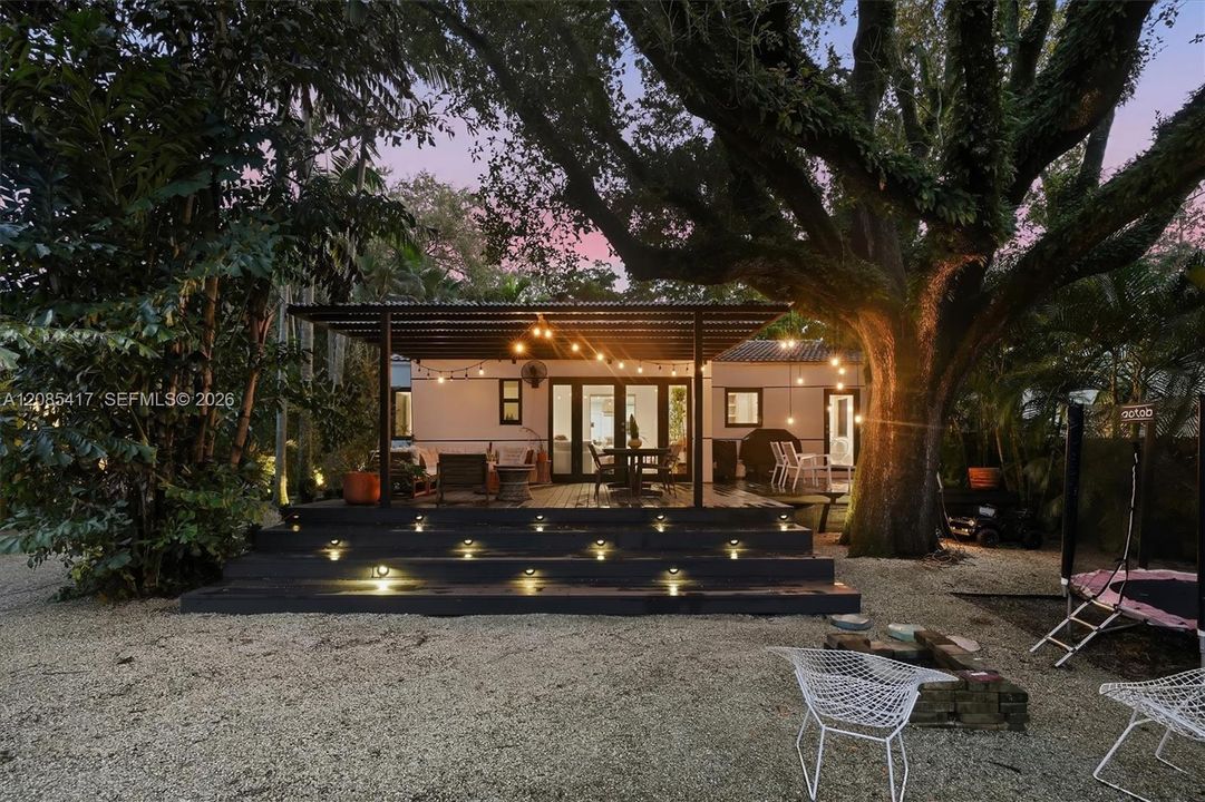 For Sale: $1,250,000 (2 beds, 2 baths, 1365 Square Feet)