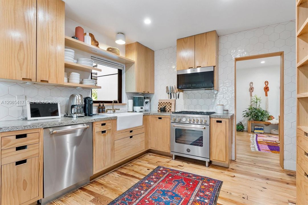 For Sale: $1,250,000 (2 beds, 2 baths, 1365 Square Feet)