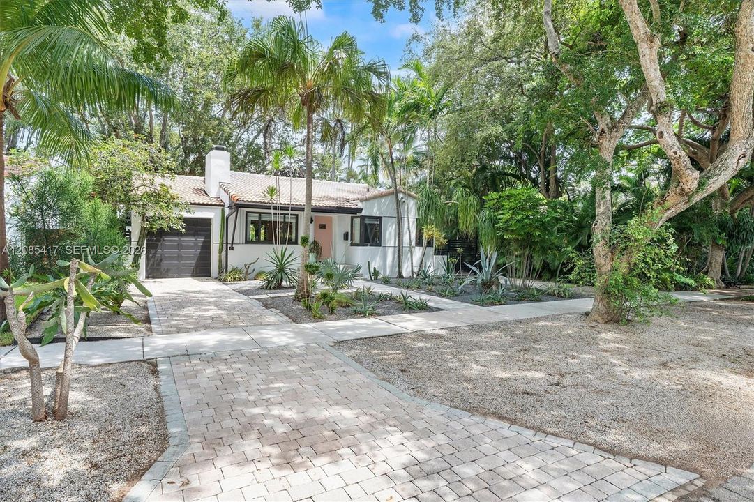 For Sale: $1,250,000 (2 beds, 2 baths, 1365 Square Feet)