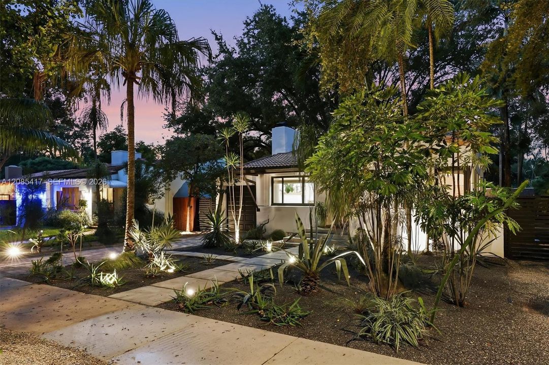 For Sale: $1,250,000 (2 beds, 2 baths, 1365 Square Feet)