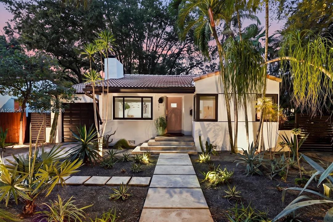 For Sale: $1,250,000 (2 beds, 2 baths, 1365 Square Feet)