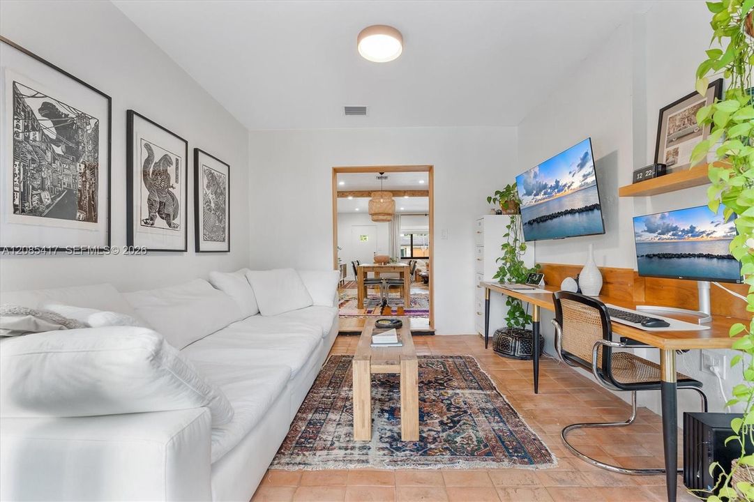 For Sale: $1,250,000 (2 beds, 2 baths, 1365 Square Feet)