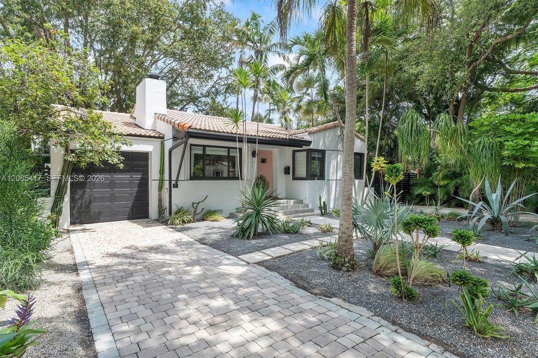 For Sale: $1,250,000 (2 beds, 2 baths, 1365 Square Feet)
