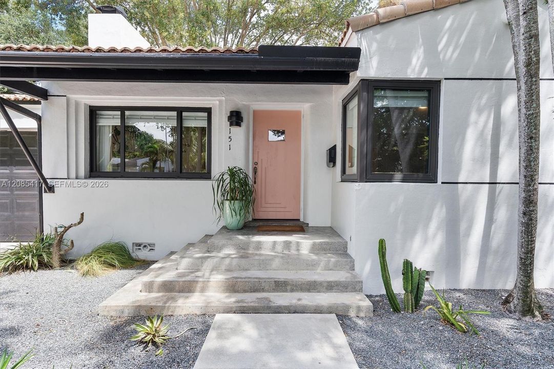 For Sale: $1,250,000 (2 beds, 2 baths, 1365 Square Feet)