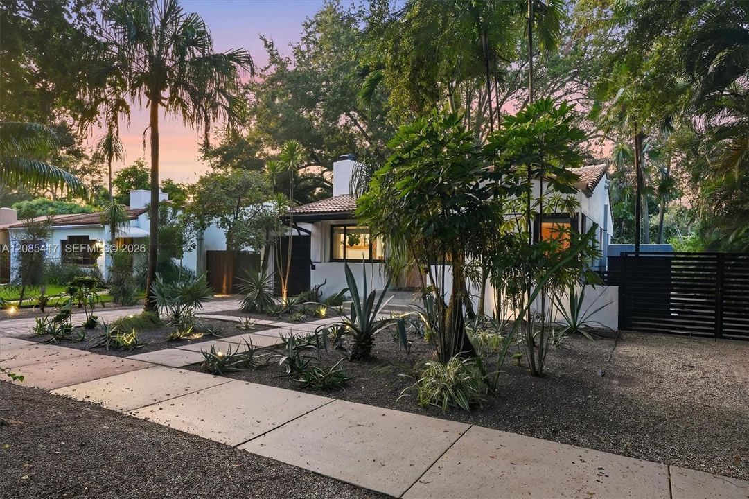 For Sale: $1,250,000 (2 beds, 2 baths, 1365 Square Feet)