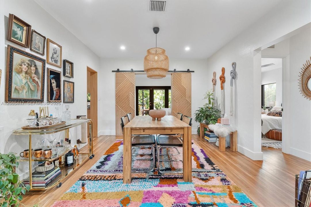 For Sale: $1,250,000 (2 beds, 2 baths, 1365 Square Feet)