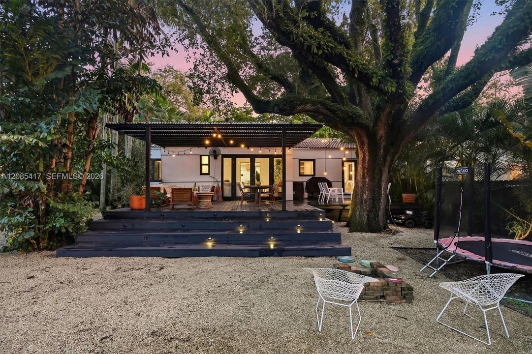 For Sale: $1,250,000 (2 beds, 2 baths, 1365 Square Feet)