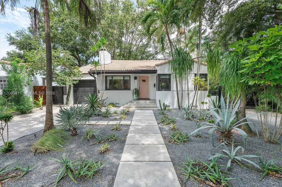 For Sale: $1,250,000 (2 beds, 2 baths, 1365 Square Feet)