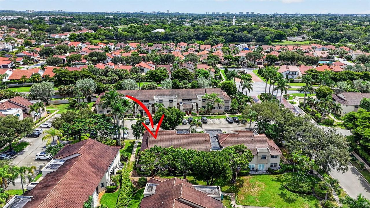 6487 Via Regina