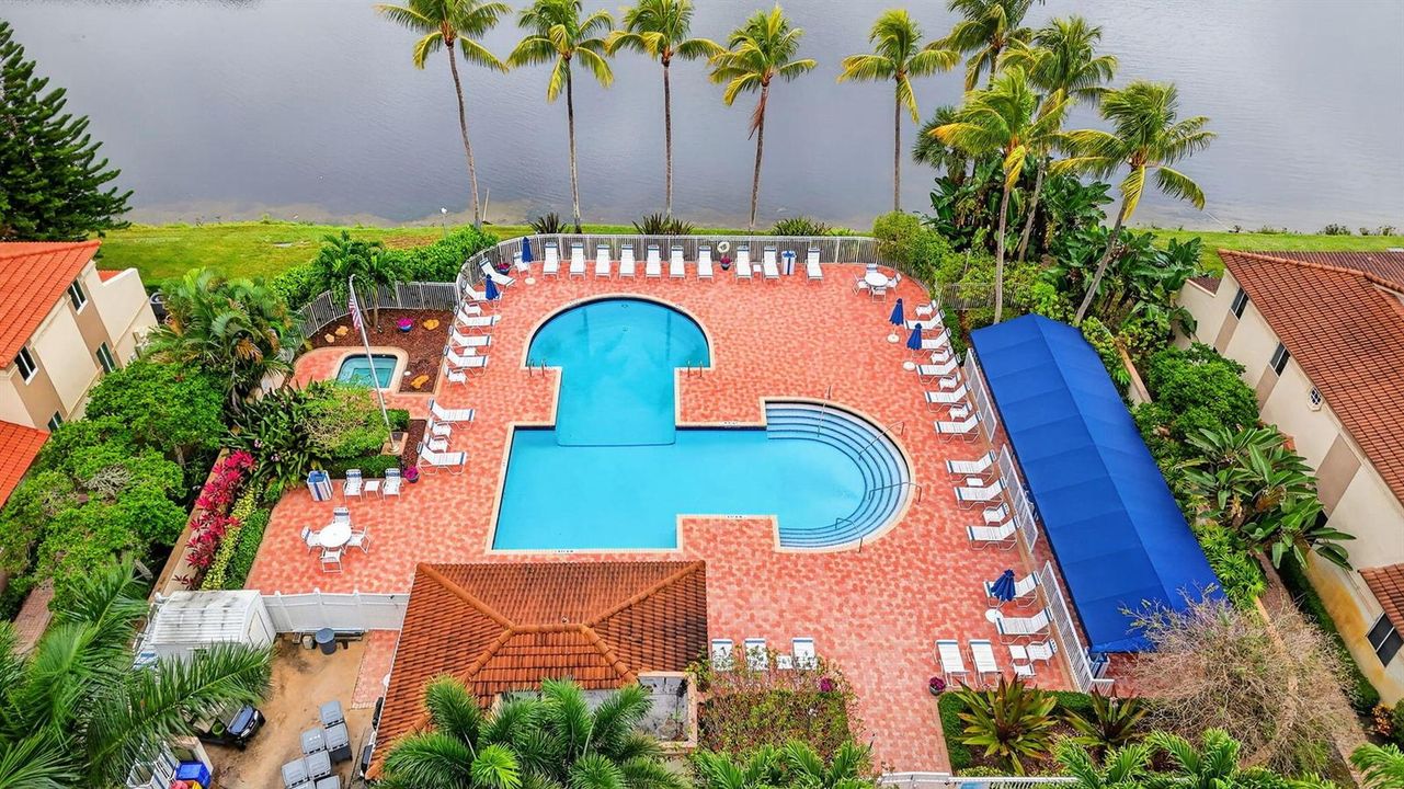 6487 Via Regina- Community Pool