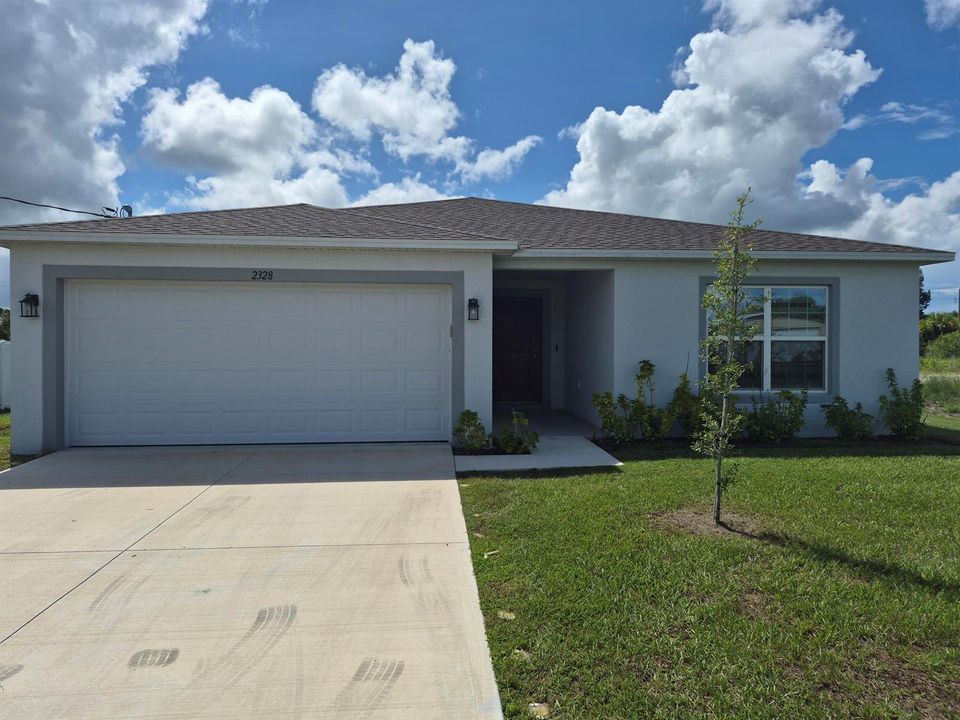 11113 bimini front of house