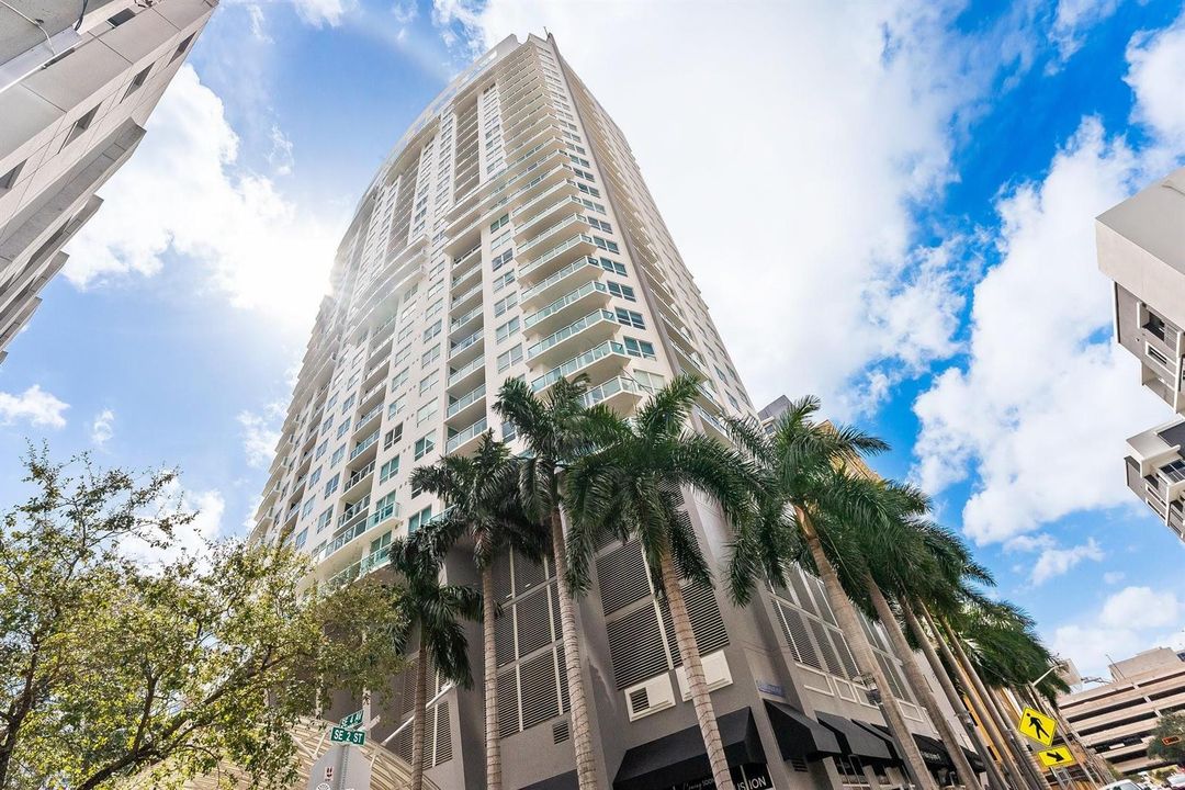 350 Las Olas Place