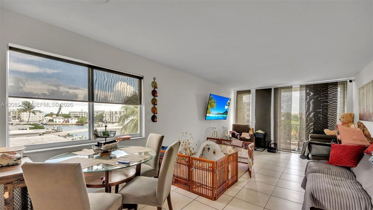 For Sale: $380,000 (2 beds, 2 baths, 1151 Square Feet)