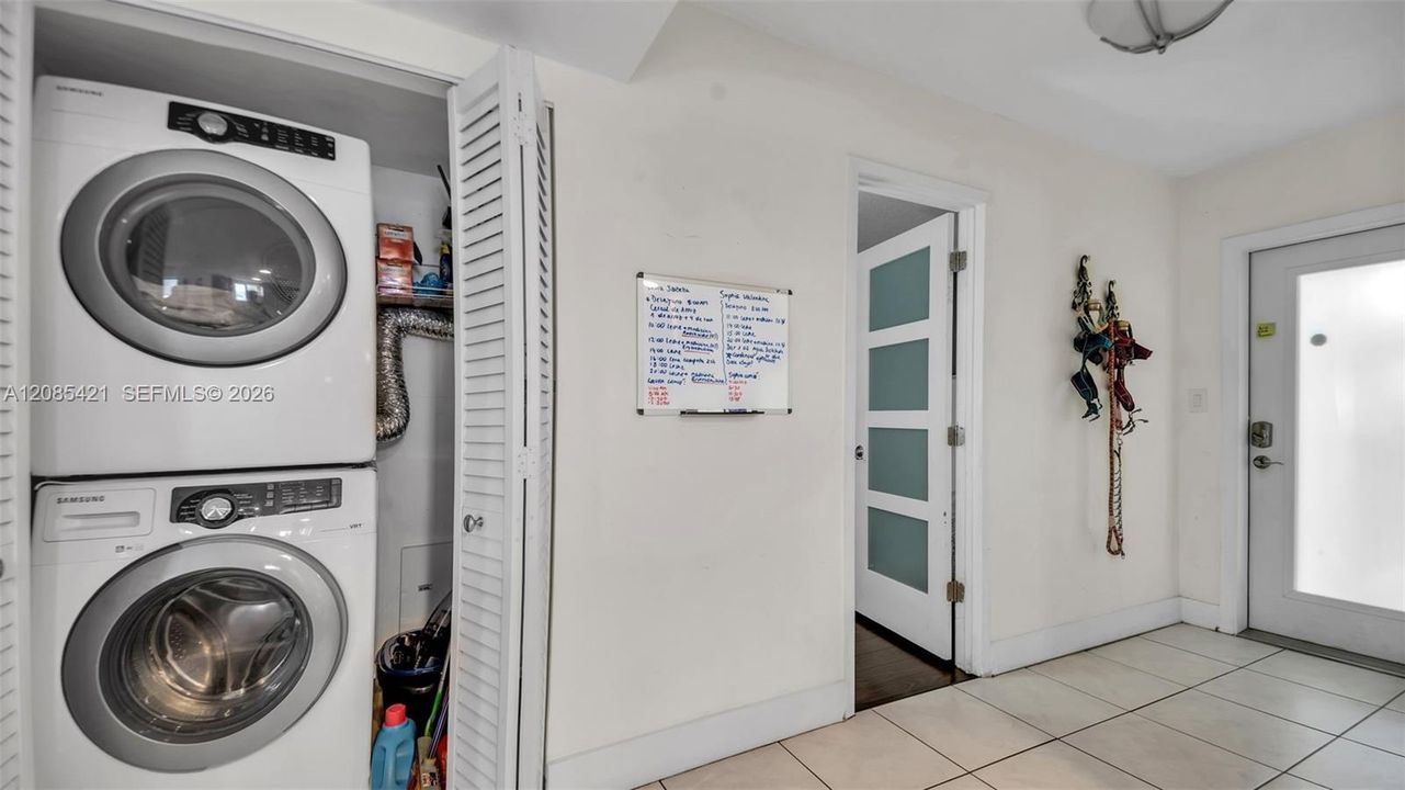 For Sale: $380,000 (2 beds, 2 baths, 1151 Square Feet)