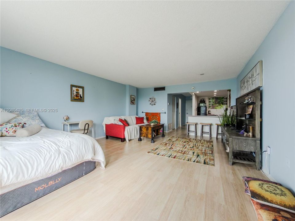 For Sale: $120,000 (0 beds, 1 baths, 612 Square Feet)