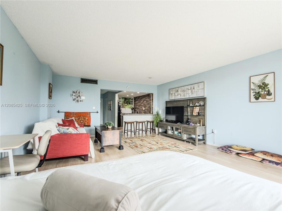 For Sale: $120,000 (0 beds, 1 baths, 612 Square Feet)