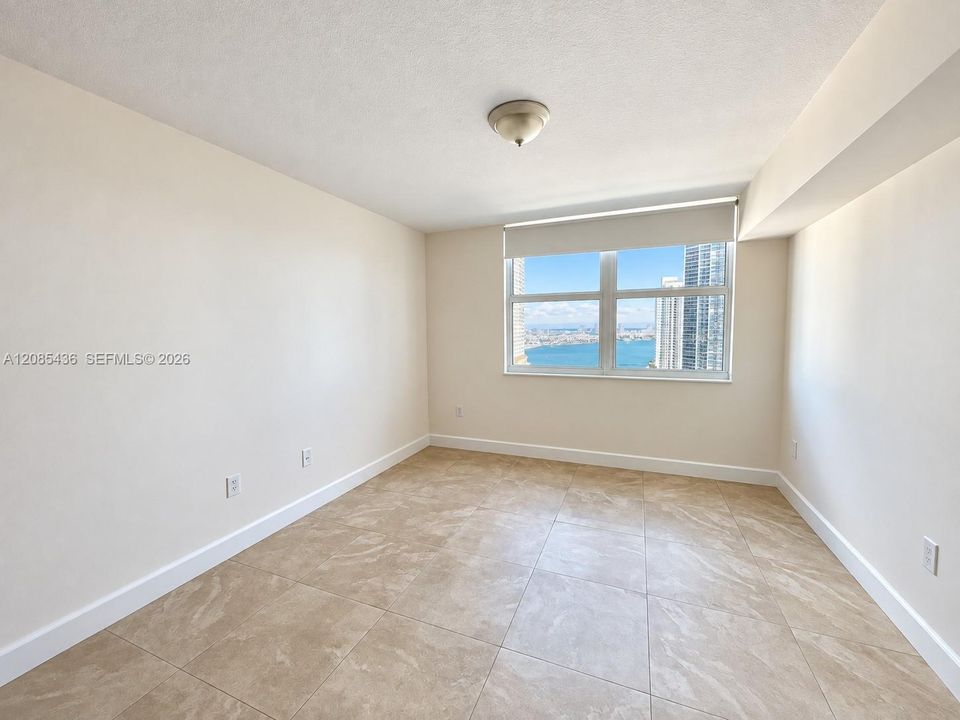 For Sale: $640,000 (2 beds, 2 baths, 1051 Square Feet)